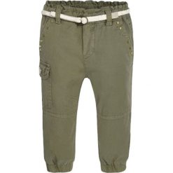 Spodnie w kolorze khaki. Brązowe spodenki niemowlęce Mayoral, Keen, bez wzorów, z bawełny. W wyprzedaży za 79.95 zł.