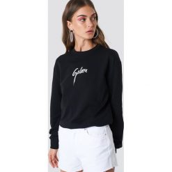 Galore x NA-KD Bluza Galore - Black. Czarne bluzy damskie Galore x NA-KD, z nadrukiem. Za 141.95 zł.