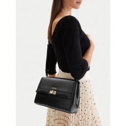 Torebka Lasocki. Czarne listonoszki damskie Lasocki, bez wzorów, bez dodatków. Za 159.99 zł.