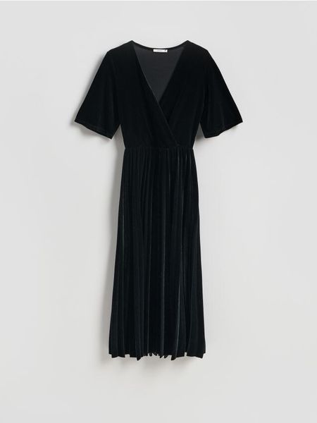 Welurowa sukienka z plisowaniem - czarny. Czarne sukienki damskie Reserved, l, bez wzorów, z tkaniny, bez kołnierzyka, bez ramiączek, midi, rozkloszowane. Za 139.99 zł.