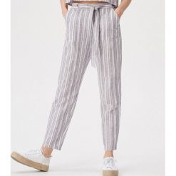Spodnie z lnem - Wielobarwny. Spodnie materiałowe damskie marki Sinsay. Za 59.99 zł.
