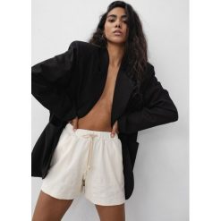 Szorty z delikatnej prążkowanej dzianiny w kolorze WARM BEIGE - ALPO. Brązowe szorty damskie Marsala, s, bez wzorów, z bawełny. Za 129.90 zł.