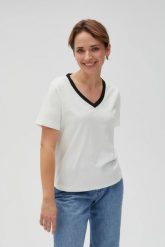 Bluzka z dekoltem w serek biała. Białe bluzki damskie MOODO, l, bez wzorów, z bawełny, bez kołnierzyka, bez ramiączek. Za 49.99 zł.