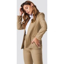 NA-KD Classic Marynarka bez kołnierza - Beige. Żakiety damskie marki NA-KD Classic. Za 100.95 zł.