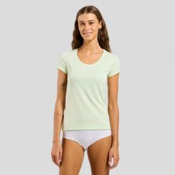 Koszulka damska Odlo ACTIVE F-DRY LIGHT BL TOP crew neck s/s. Zielone t-shirty damskie Odlo, s, bez wzorów, bez kołnierzyka. W wyprzedaży za 179.99 zł.