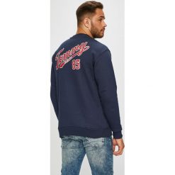 Tommy Jeans - Bluza. Niebieskie bluzy męskie Tommy Jeans, l, bez wzorów, z bawełny, bez kaptura. W wyprzedaży za 259.90 zł.