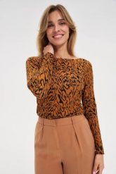 Bluzka z wzorem brązowa. Brązowe bluzki damskie MOODO, l, bez wzorów, z elastanu, bez kołnierzyka, bez ramiączek. Za 69.99 zł.