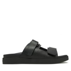Klapki Calvin Klein. Czarne klapki damskie Calvin Klein, bez wzorów, bez obcasa. Za 262.99 zł.
