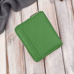 Paolo Peruzzi Portfel damski skórzany na suwak zielony RFID T-139-GB. Zielone portfele damskie Paolo Peruzzi, bez wzorów. Za 130.47 zł.