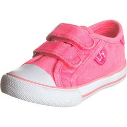 Sneakersy w kolorze jaskraworóżowym. Trampki i tenisówki dziewczęce Billowy, Little Sky. W wyprzedaży za 69.95 zł.