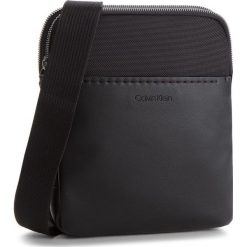 Saszetka CALVIN KLEIN - Strapped Mini Report K50K503777 001. Czarne saszetki męskie Calvin Klein, z materiału, młodzieżowe. W wyprzedaży za 239.00 zł.