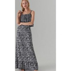 Maxi sukienka z motywem zwierzęcym - Szary. Szare sukienki damskie marki Mohito, bez wzorów, bez kołnierzyka, bez ramiączek. Za 149.99 zł.