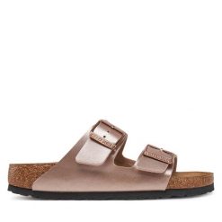 Klapki Birkenstock. Czerwone klapki damskie Birkenstock, bez wzorów, bez obcasa. Za 349.99 zł.