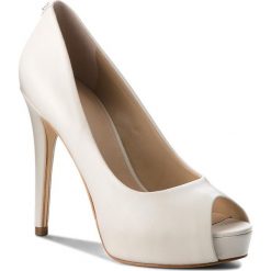 Szpilki GUESS - FLH124 LEA07 SNOW. Szpilki damskie marki Guess. W wyprzedaży za 369.00 zł.