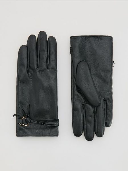 Rękawiczki z ozdobną aplikacją - czarny. Czarne rękawiczki damskie Reserved, z aplikacjami. Za 69.99 zł.