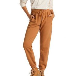 Spodnie turystyczne damskie Billabong Halifax. Brązowe spodnie dresowe damskie Billabong, bez wzorów, z bawełny, trekkingowe. W wyprzedaży za 154.00 zł.