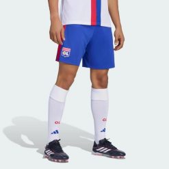 SPODENKI PODSTAWOWE OLYMPIQUE LYONNAIS 26/27. Niebieskie krótkie spodenki sportowe męskie Adidas, l, bez wzorów, z materiału, na fitness i siłownię, climacool (adidas). Za 199.00 zł.