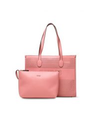 Torebka Guess. Czerwone listonoszki damskie Guess, z aplikacjami, bez dodatków. Za 329.99 zł.