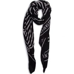 Szal CALVIN KLEIN JEANS - J Ckj Bmx Scarf 100x200 K60K605280 016. Szaliki i chusty damskie marki Calvin Klein Jeans. Za 229.00 zł.