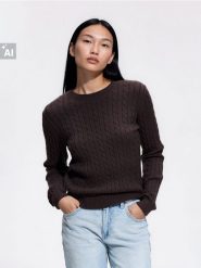 Sweter z domieszką wiskozy - brązowy. Brązowe swetry damskie Reserved, l, bez wzorów, z dzianiny, bez kołnierzyka, bez ramiączek, bez kaptura. Za 99.99 zł.