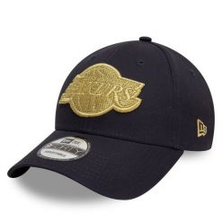 Czapka z daszkiem New Era. Niebieskie czapki i kapelusze damskie New Era, bez wzorów. Za 89.99 zł.