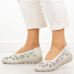 Białe skórzane baleriny damskie Filippo Dp7695/26. Białe baleriny damskie Filippo, na lato, bez wzorów, z jeansu, casualowe, bez obcasa. W wyprzedaży za 192.72 zł.