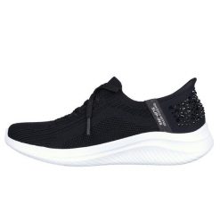 Buty do chodzenia damskie Skechers Ultra Flex 3.0. Czarne obuwie sportowe damskie Skechers, bez wzorów, z materiału, trekkingowe. Za 648.00 zł.