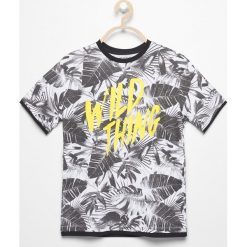 T-shirt z nadrukiem - Czarny. Czarne t-shirty dla chłopców Reserved, z nadrukiem. Za 19.99 zł.