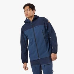 Kurtka outdoor turystyka męska Swedemount Lofoten Stretch Jacket szybkoschnąca. Niebieskie kurtki męskie SWEDEMOUNT, m, bez wzorów, z tkaniny, sportowe, bez kaptura. W wyprzedaży za 372.00 zł.