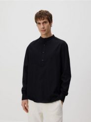 Koszula regular z bawełny egipskiej - czarny. Czarne koszule męskie Reserved, l, bez wzorów, z bawełny, bez kołnierzyka, bez ramiączek. Za 139.99 zł.