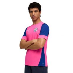 Treningowa koszulka Manchester City. Czerwone koszulki sportowe męskie Puma, m, bez wzorów, z materiału, bez kołnierzyka, bez ramiączek, na fitness i siłownię. Za 254.35 zł.