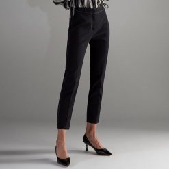 Eleganckie spodnie - Czarny. Spodnie materiałowe damskie marki Reserved. W wyprzedaży za 59.99 zł.