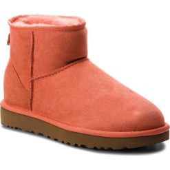 Buty UGG - W Classic Mini II 1016222 W/Vcrl. Brązowe kozaki damskie UGG, ze skóry. Za 709.00 zł.