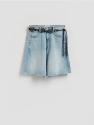 Jeansowe bermudy z paskiem - niebieski. Niebieskie szorty damskie Reserved, bez wzorów, z denimu. Za 129.99 zł.