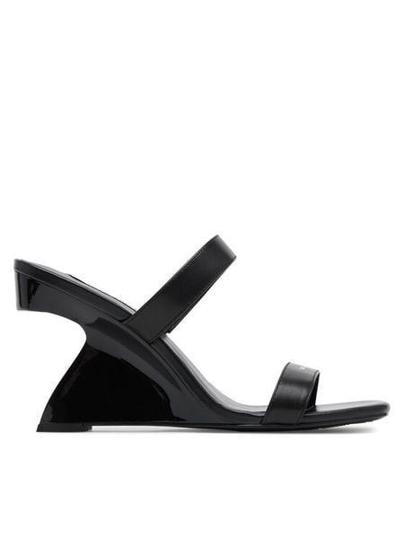 KARL LAGERFELD Klapki KL34611 Czarny. Czarne klapki damskie KARL LAGERFELD, bez wzorów, ze skóry, bez obcasa. Za 645.99 zł.