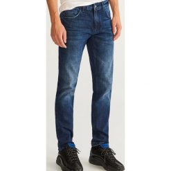 Jeansy slim fit - Granatowy. Niebieskie jeansy męskie Reserved. Za 89.99 zł.
