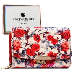 Modny, kolorowy portfel damski ze skóry ekologicznej w kwiaty - Peterson. Portfele damskie Peterson, bez wzorów, ze skóry ekologicznej. Za 69.99 zł.