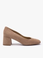 Jasnobrązowe czółenka ze skóry welurowej. Brązowe czółenka damskie Ryłko, bez wzorów, z gumy, eleganckie, z okrągłym noskiem, bez obcasa, na obcasie, bez zapięcia. Za 379.99 zł.