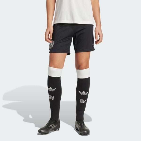 Szorty Germany Anniversary. Białe szorty sportowe damskie Adidas, s, z aplikacjami, z materiału, klasyczne, z standardowym stanem, do piłki nożnej. Za 214.65 zł.