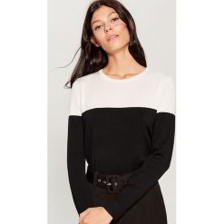 Sweter w bloki kolorów - Czarny. Swetry damskie marki Mohito. W wyprzedaży za 49.99 zł.