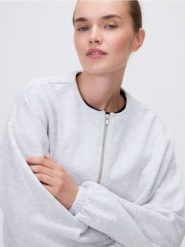 Bluza ze ściągaczem - jasnoszary. Szare bluzy damskie Reserved, l, bez wzorów, z bawełny, bez kaptura. W wyprzedaży za 79.99 zł.