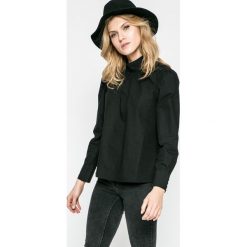 Vero Moda - Bluzka. Czarne bluzki damskie Vero Moda, z bawełny, ze stójką, z krótkim rękawem. W wyprzedaży za 69.90 zł.