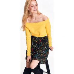 ŻÓŁTA BLUZKA DZIANINOWA COLD SHOULDER. Bluzki damskie TOP SECRET. W wyprzedaży za 29.99 zł.
