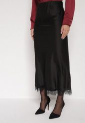Czarna Satynowa Spódnica z Koronkowym Zdobieniem Silfera. Czarne spódnice damskie Born2be, l, z aplikacjami, z koronki, klasyczne, maxi, dopasowane. Za 119.99 zł.