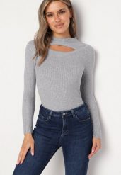 Szary Prążkowany Golf z Wycięciem Przy Dekolcie z Cyrkoniami Wokół Merithias. Szare swetry damskie Born2be, z aplikacjami, z bawełny, eleganckie, bez kołnierzyka, bez ramiączek, bez kaptura. Za 49.99 zł.