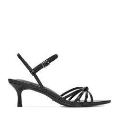 Sandały DeeZee. Czarne sandały damskie DeeZee, bez wzorów, bez obcasa, na szpilce, bez zapięcia. Za 119.99 zł.