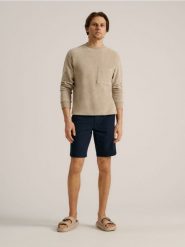 Szorty chino - granatowy. Niebieskie spodnie materiałowe męskie Sinsay, bez wzorów, z bawełny, eleganckie. Za 69.99 zł.
