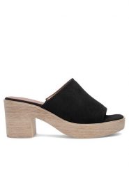 Clara Barson Klapki WS2P227-03 Czarny. Czarne klapki damskie Clara Barson, bez wzorów, z materiału, bez obcasa. Za 99.99 zł.