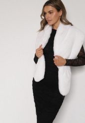 Białe Futrzane Ponczo Narzutka Bralinne. Białe swetry damskie Born2be, bez wzorów, z futra, bez kołnierzyka, bez ramiączek, bez kaptura. Za 89.99 zł.