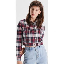 Krótka kurtka o klasycznym kroju - Fioletowy. Kurtki damskie marki Cropp. Za 129.99 zł.
